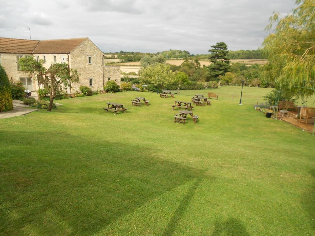 Willoughby Arms 호텔 Little Bytham 외부 사진